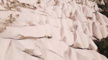 Kapadokya 'nın hava manzarası. Hindi. Goreme Ulusal Parkı. Yavaş çekim