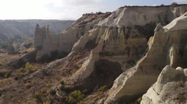 Kapadokya 'nın hava manzarası. Hindi. Goreme Ulusal Parkı. Yavaş çekim