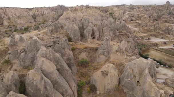 Flygfoto över Kappadokien landskap. Turkiet. Goreme National Park. Långsamma rörelser — Stockvideo