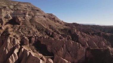 Kapadokya 'nın hava manzarası. Hindi. Goreme Ulusal Parkı. Yavaş çekim