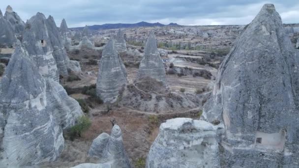 Flygfoto över Kappadokien landskap. Turkiet. Goreme National Park. Långsamma rörelser — Stockvideo