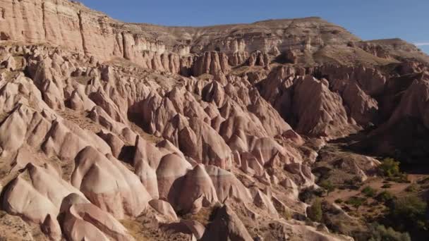 Vista aérea da paisagem Capadócia. A Turquia. Parque Nacional Goreme. Movimento lento — Vídeo de Stock