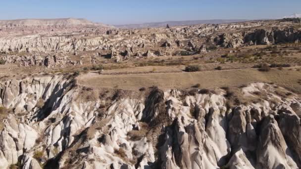 Luchtfoto van het landschap van Cappadocië. Turkije. Nationaal park Goreme. Langzame beweging — Stockvideo