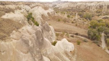 Kapadokya 'nın hava manzarası. Hindi. Goreme Ulusal Parkı. Yavaş çekim