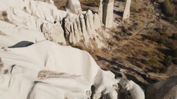 Flygfoto över Kappadokien landskap. Turkiet. Goreme National Park. Långsamma rörelser — Stockvideo