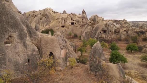 Flygfoto över Kappadokien landskap. Turkiet. Goreme National Park. Långsamma rörelser — Stockvideo