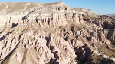 Kapadokya 'nın hava manzarası. Hindi. Goreme Ulusal Parkı. Yavaş çekim