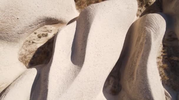 Vista aérea da paisagem Capadócia. A Turquia. Parque Nacional Goreme. Movimento lento — Vídeo de Stock