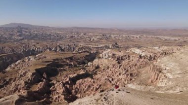 Kapadokya 'nın hava manzarası. Hindi. Goreme Ulusal Parkı. Yavaş çekim