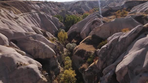 Luchtfoto van het landschap van Cappadocië. Turkije. Nationaal park Goreme. Langzame beweging — Stockvideo