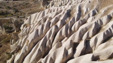 Kapadokya 'nın hava manzarası. Hindi. Goreme Ulusal Parkı. Yavaş çekim