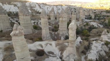 Kapadokya 'nın hava manzarası. Hindi. Goreme Ulusal Parkı. Yavaş çekim