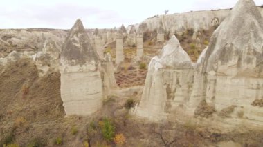 Kapadokya 'nın hava manzarası. Hindi. Goreme Ulusal Parkı. Yavaş çekim