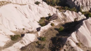 Kapadokya 'nın hava manzarası. Hindi. Goreme Ulusal Parkı. Yavaş çekim