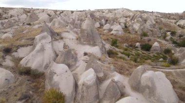 Kapadokya 'nın hava manzarası. Hindi. Goreme Ulusal Parkı. Yavaş çekim