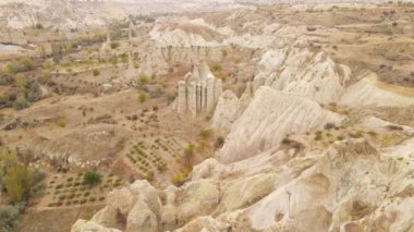 Kapadokya 'nın hava manzarası. Hindi. Goreme Ulusal Parkı. Yavaş çekim