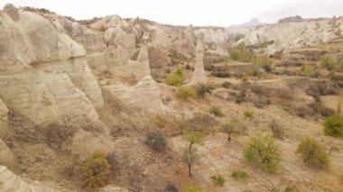 Kapadokya 'nın hava manzarası. Hindi. Goreme Ulusal Parkı. Yavaş çekim