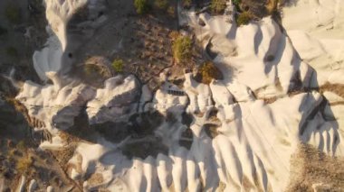 Kapadokya 'nın hava manzarası. Hindi. Goreme Ulusal Parkı. Yavaş çekim