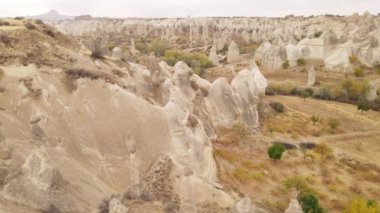Kapadokya 'nın hava manzarası. Hindi. Goreme Ulusal Parkı. Yavaş çekim