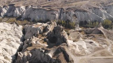 Kapadokya 'nın hava manzarası. Hindi. Goreme Ulusal Parkı. Yavaş çekim