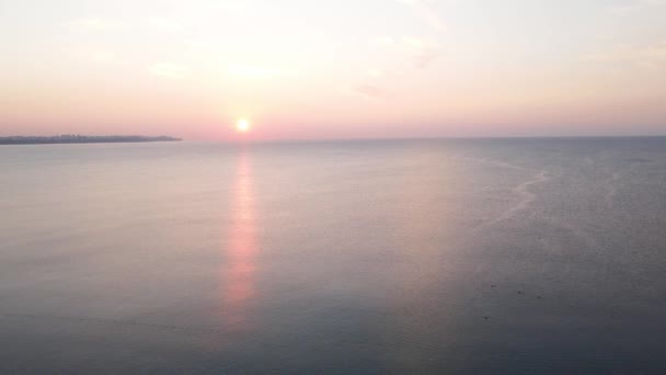 海の上の夜明けの空中ビュー。トルコ、アンタルヤ。スローモーション — ストック動画