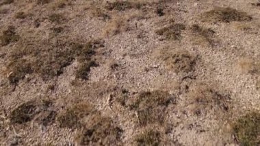 Kapadokya 'daki Türkiye bayrağının havadan görünüşü. Yavaş çekim