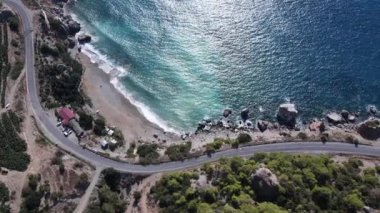 Türkiye 'nin dağlık kıyı şeridi: Akdeniz kıyısı. Yavaş çekim