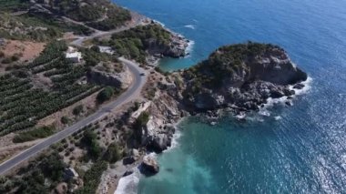 Türkiye 'nin dağlık kıyı şeridi: Akdeniz kıyısı. Yavaş çekim