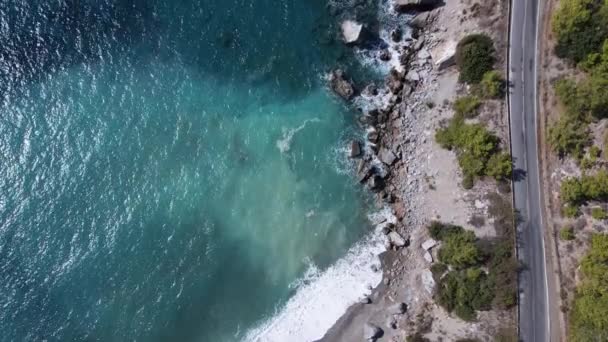 Turkse bergkust: oever van de Middellandse Zee. Langzame beweging — Stockvideo