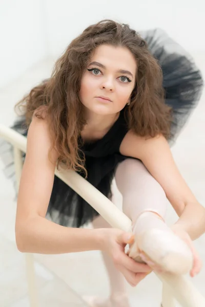 Krásná ohebná štíhlá mladá dívka balerína. Balet — Stock fotografie