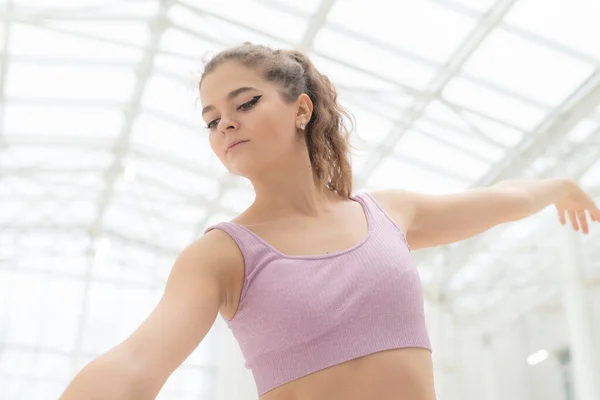 Vacker flexibel smal ung flicka ballerina. Balett — Stockfoto