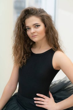 Güzel, esnek, genç kız balerin. Bale