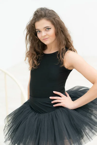 Beautiful flexible slender young girl ballerina. Ballet — Stock Photo, Image