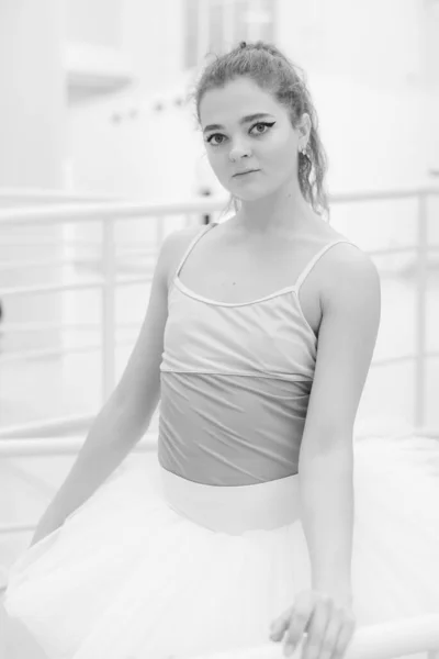 Black and white photo of flexible slender young girl ballerina. BW — ストック写真