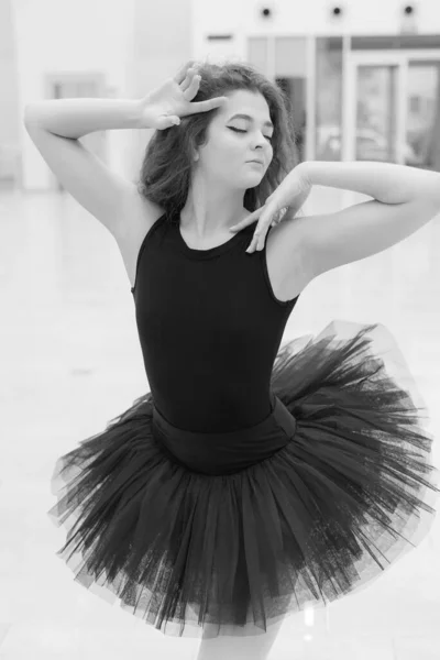 Black and white photo of flexible slender young girl ballerina. BW — Photo