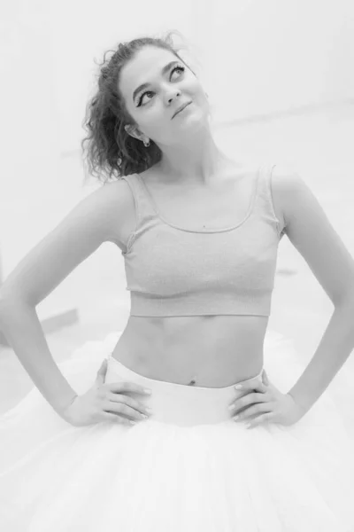 Black and white photo of flexible slender young girl ballerina. BW — Photo