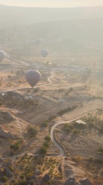 Dikey Video - Kapadokya, Türkiye 'de Balonlar.