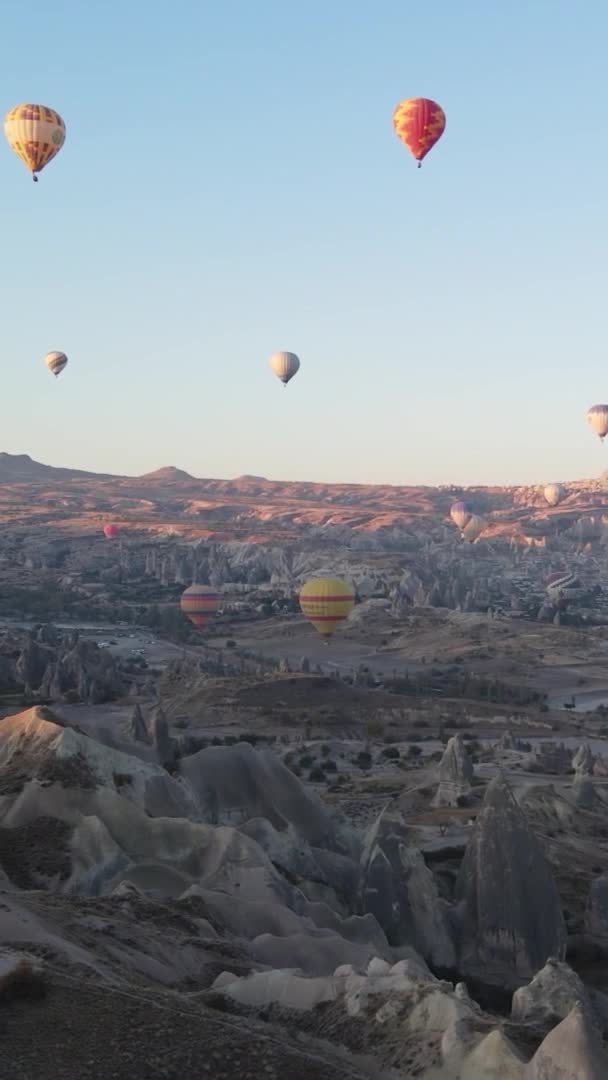Pionowe wideo - Balony w Kapadocji, Turcja. — Wideo stockowe