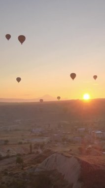Dikey Video - Kapadokya, Türkiye 'de Balonlar.