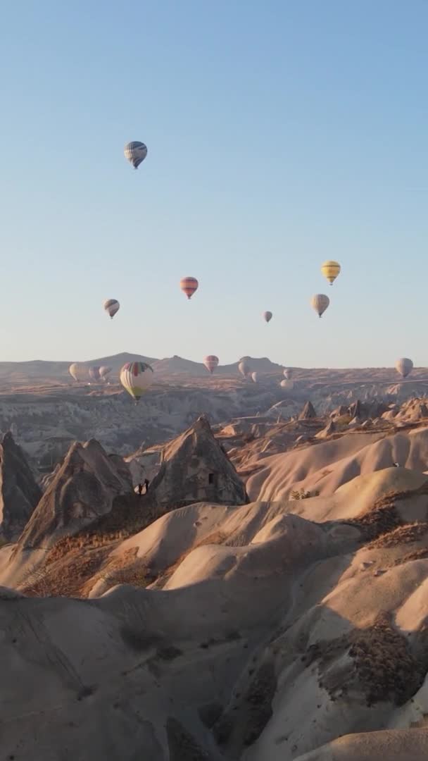 Vertikal video - Ballonger i Kappadokien, Turkiet. — Stockvideo