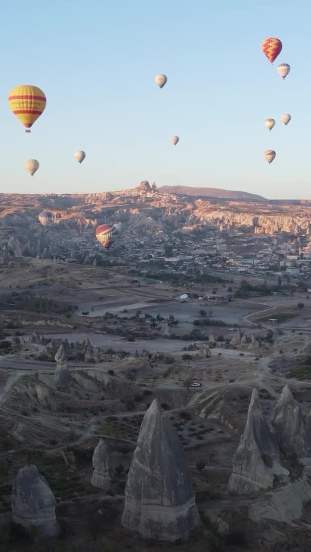 Vídeo vertical - Globos en Capadocia, Turquía. — Vídeo de stock