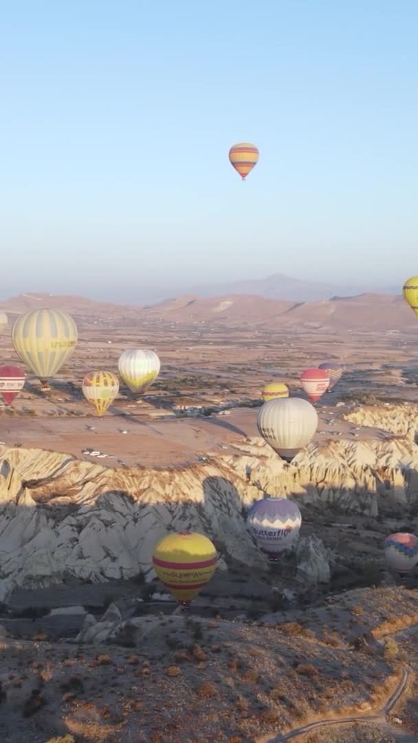 Vídeo vertical - Balões na Capadócia, Turquia. — Vídeo de Stock