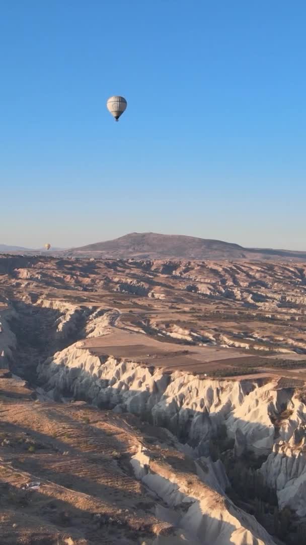 Vídeo vertical - Globos en Capadocia, Turquía. — Vídeo de stock