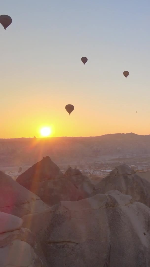 Vídeo vertical - Balões na Capadócia, Turquia. — Vídeo de Stock