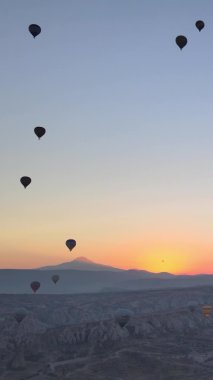 Dikey Video - Kapadokya, Türkiye 'de Balonlar.