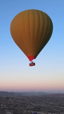 Dikey Video - Kapadokya, Türkiye 'de Balonlar.