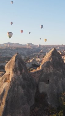 Dikey Video - Kapadokya, Türkiye 'de Balonlar.