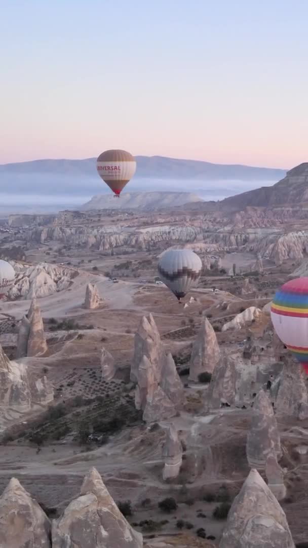 Vertical video - Balloons in Cappadocia, Turkey. — стокове відео