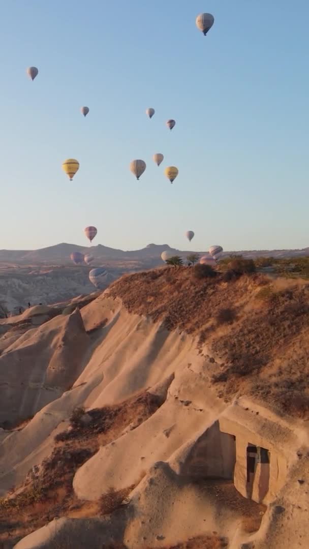 Vídeo vertical - Globos en Capadocia, Turquía. — Vídeo de stock