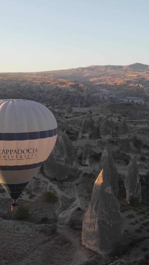 Vídeo vertical - Globos en Capadocia, Turquía. — Vídeos de Stock